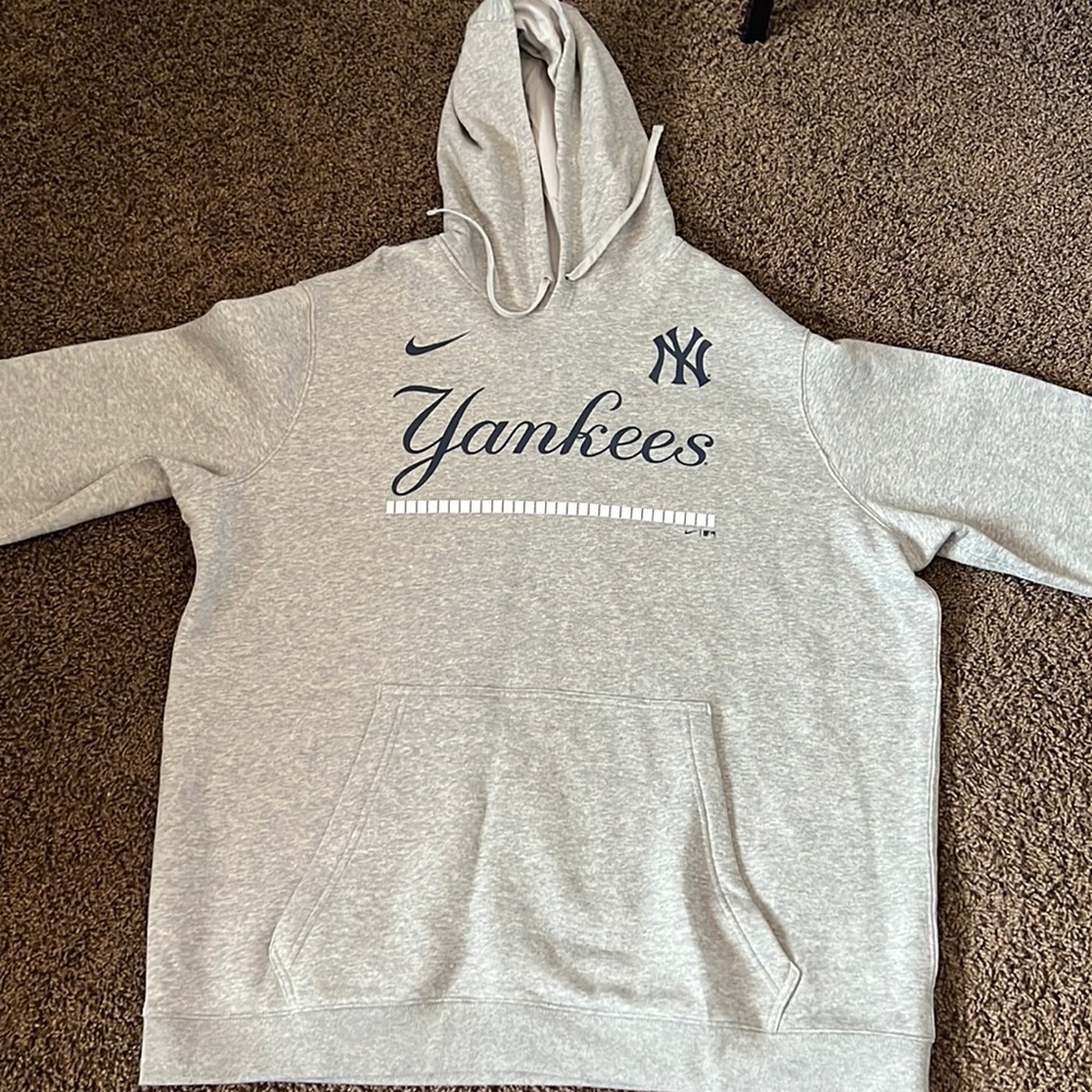 NEVER WORN YANKEES HOODIE ⚾️